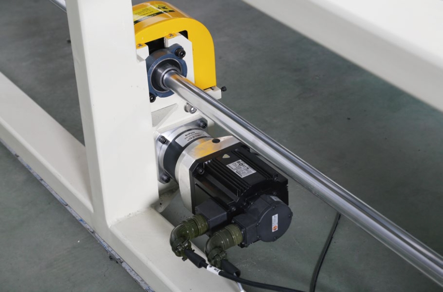 富怡框式電腦絎縫機(jī)（撐布帶機(jī)型）-法式上料臺