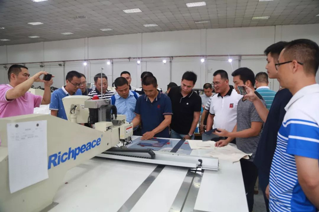 智能裁剪設備在服裝生產中的應用 9.jpg