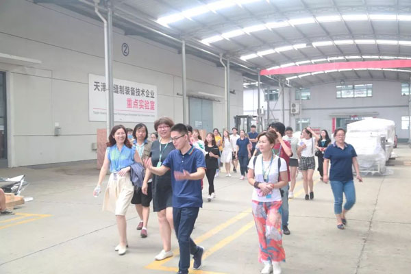 參觀天津寶盈電腦機械有限公司生產車間 參觀天津寶盈電腦機械有限公司生產車間