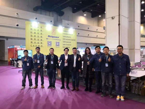 富怡團(tuán)隊(duì)在鄭州縫制設(shè)備展