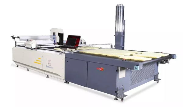 富怡全自動(dòng)6公分電腦裁床 裁床.jpg