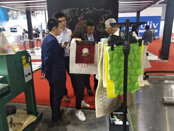 參觀厚料皮革樣品 參觀厚料皮革樣品4.jpg