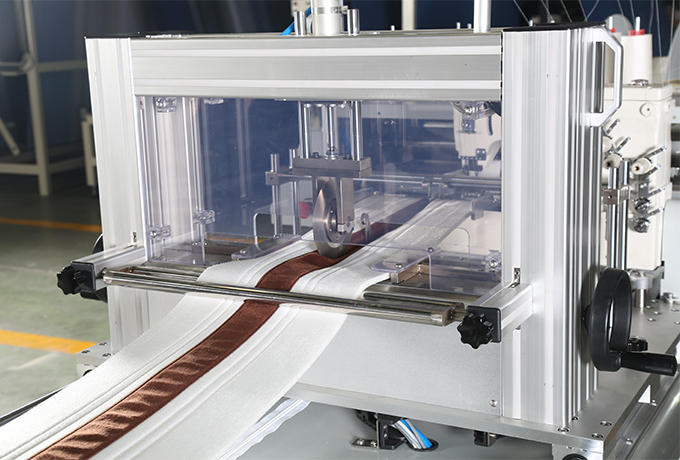 床圍拉鏈自動縫紉機切刀結(jié)構(gòu) 同步切刀結(jié)構(gòu).jpg