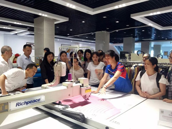 服裝縫紉機(jī)制版 服裝縫紉機(jī)制版.jpg