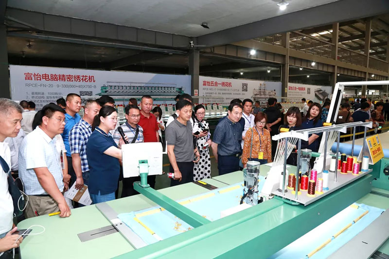 床品專(zhuān)委會(huì)年會(huì)人員參觀上工富怡6