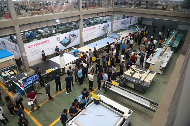 床品專(zhuān)委會(huì)年會(huì)人員參觀上工富怡7