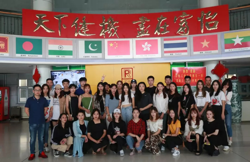 齊魯工業大學師生參觀上工富怡 齊魯工業大學師生參觀上工富怡1.jpg