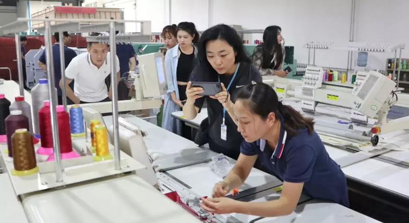 齊魯工業大學師生參觀上工富怡車間 齊魯工業大學師生參觀上工富怡車間6.jpg