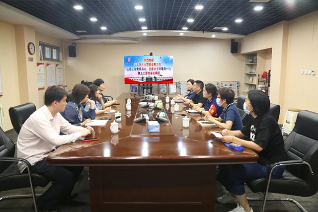 寶坻區(qū)總工會領導深入基層,為企業(yè)職工送關懷! 寶坻區(qū)總工會領導深入基層,為企業(yè)職工送關懷!