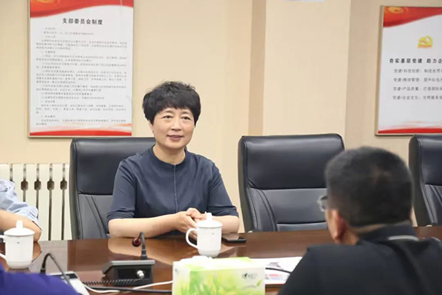 寶坻區(qū)總工會領導深入基層,為企業(yè)職工送關懷! 寶坻區(qū)總工會領導深入基層,為企業(yè)職工送關懷!