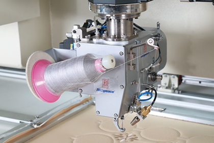 富怡全自動旋轉(zhuǎn)機(jī)頭沖繡縫一體機(jī)(輕型6沖刀+9色繡花+旋轉(zhuǎn)縫紉) 富怡全自動旋轉(zhuǎn)機(jī)頭沖繡縫一體機(jī)(輕型6沖刀+9色繡花+旋轉(zhuǎn)縫紉)